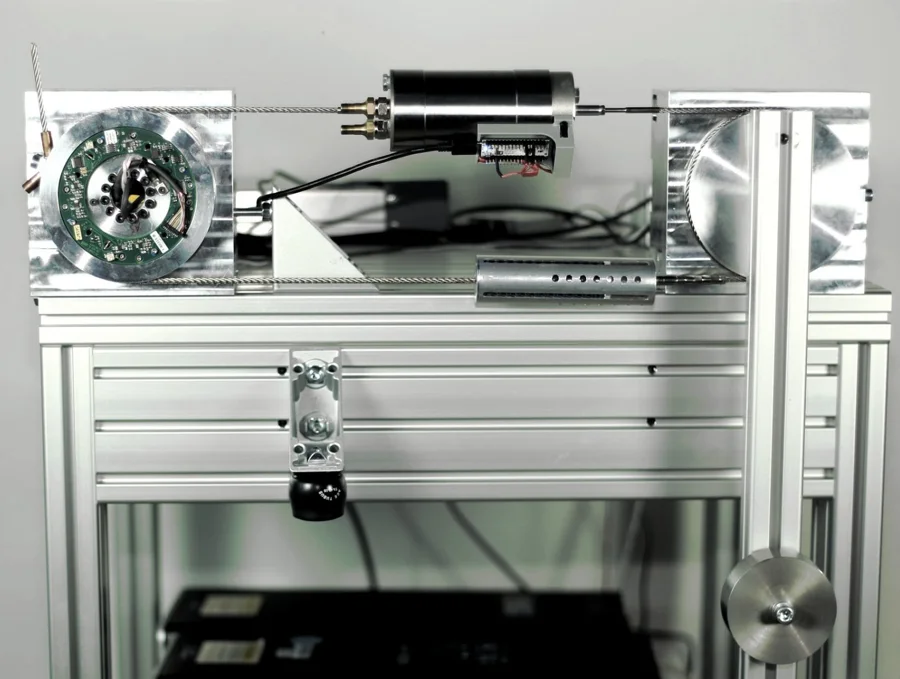 Actuator testbed with motor unit, cable drive, pulleys and a pendulum mass